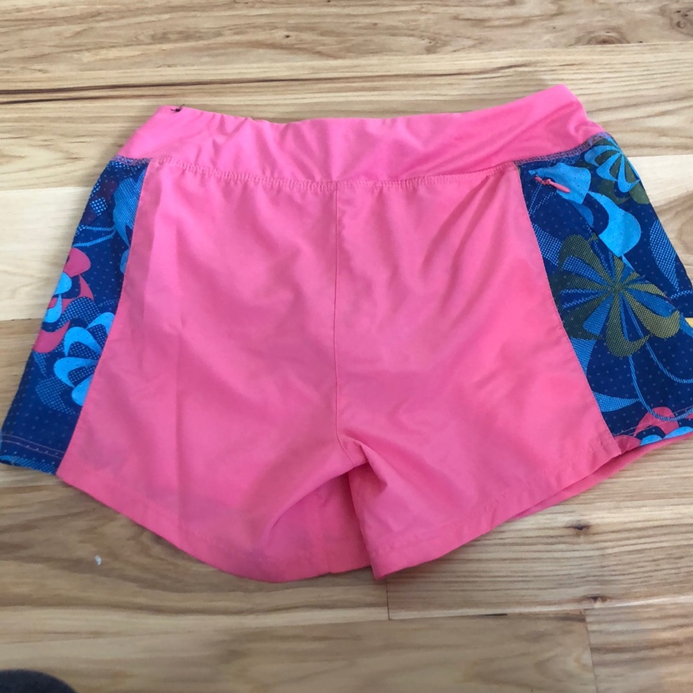 Nike Dri-fit girls shorts . - Picture 3 of 3
